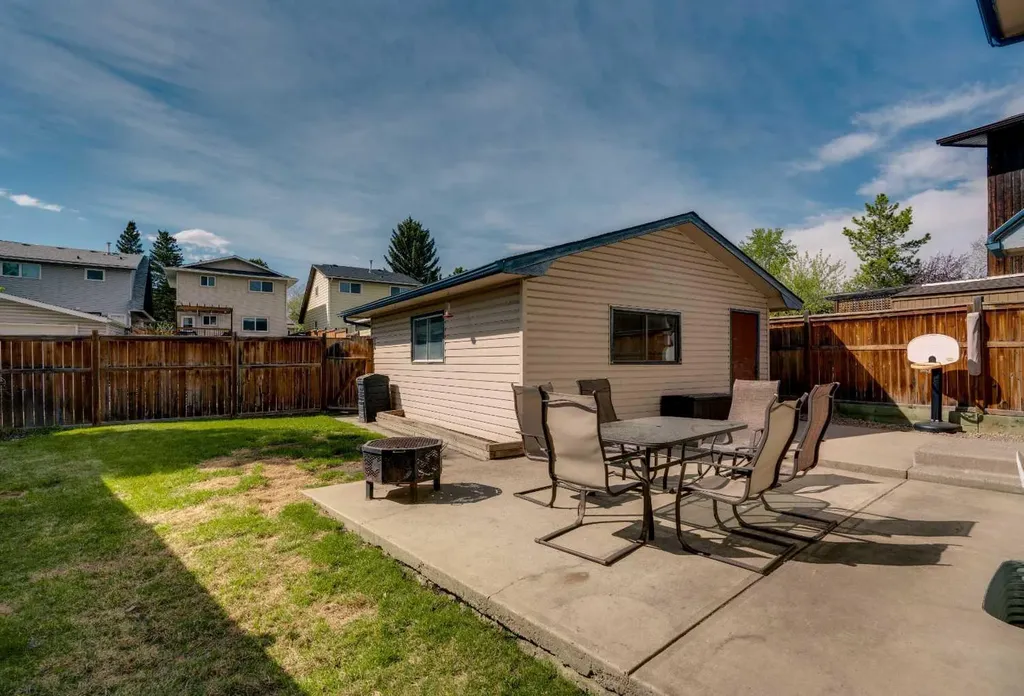 34 Ranch Glen Drive NW Calgary AB T3G 1E3