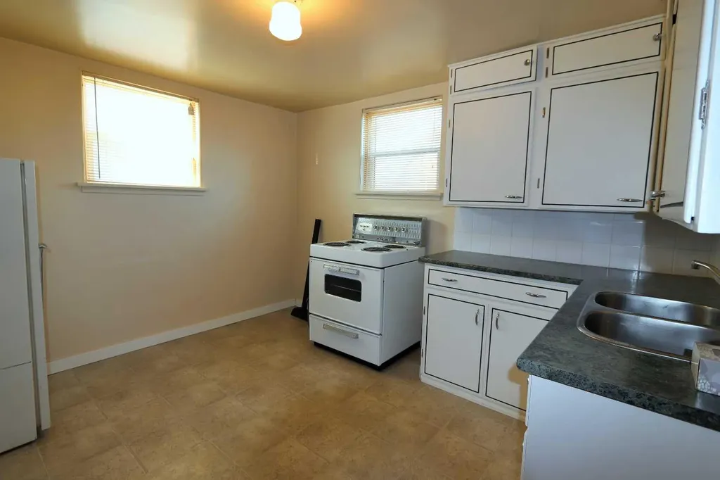 5108 54 Street Ponoka AB T4J 1H8