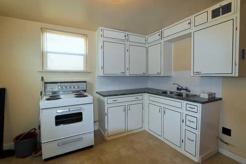 5108 54 Street Ponoka AB T4J 1H8