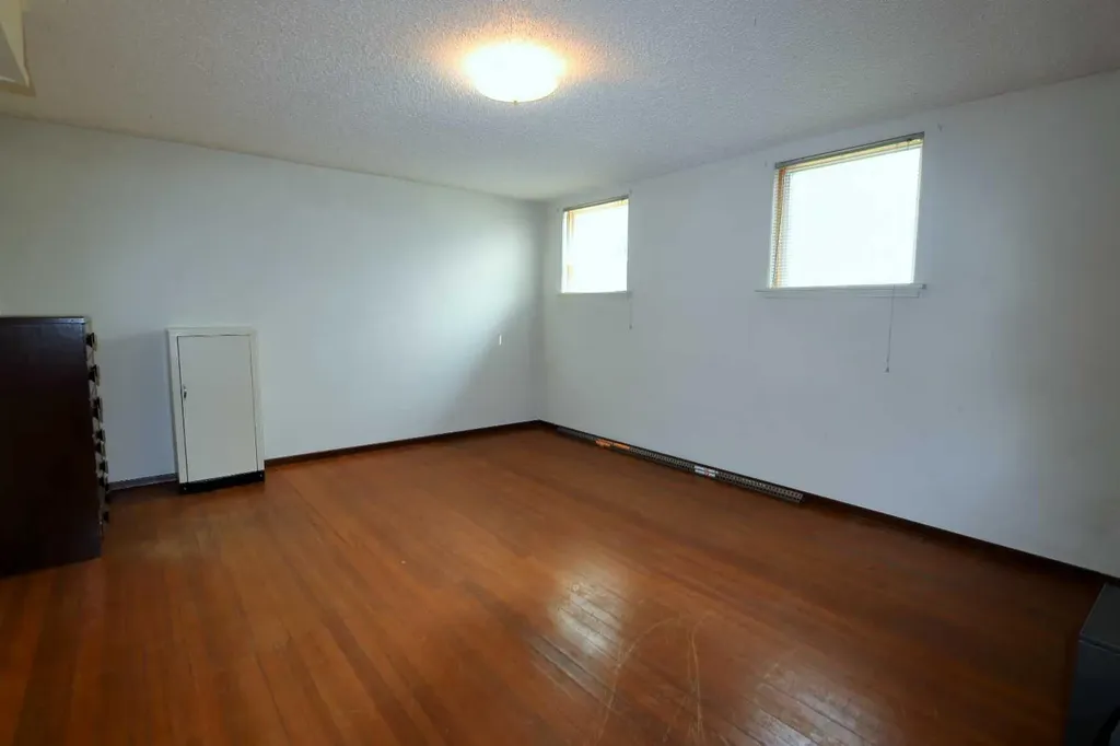 5108 54 Street Ponoka AB T4J 1H8