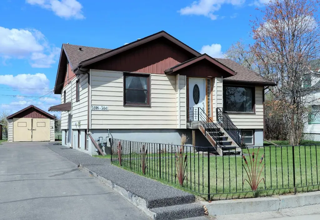 5108 54 Street Ponoka AB T4J 1H8