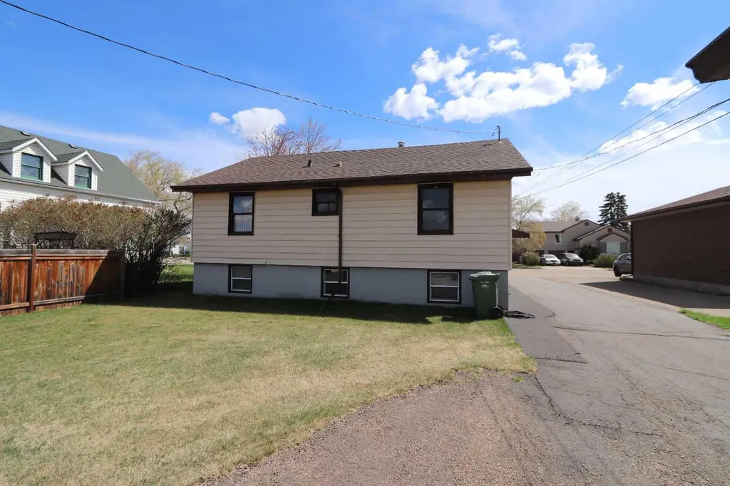 5108 54 Street Ponoka AB T4J 1H8