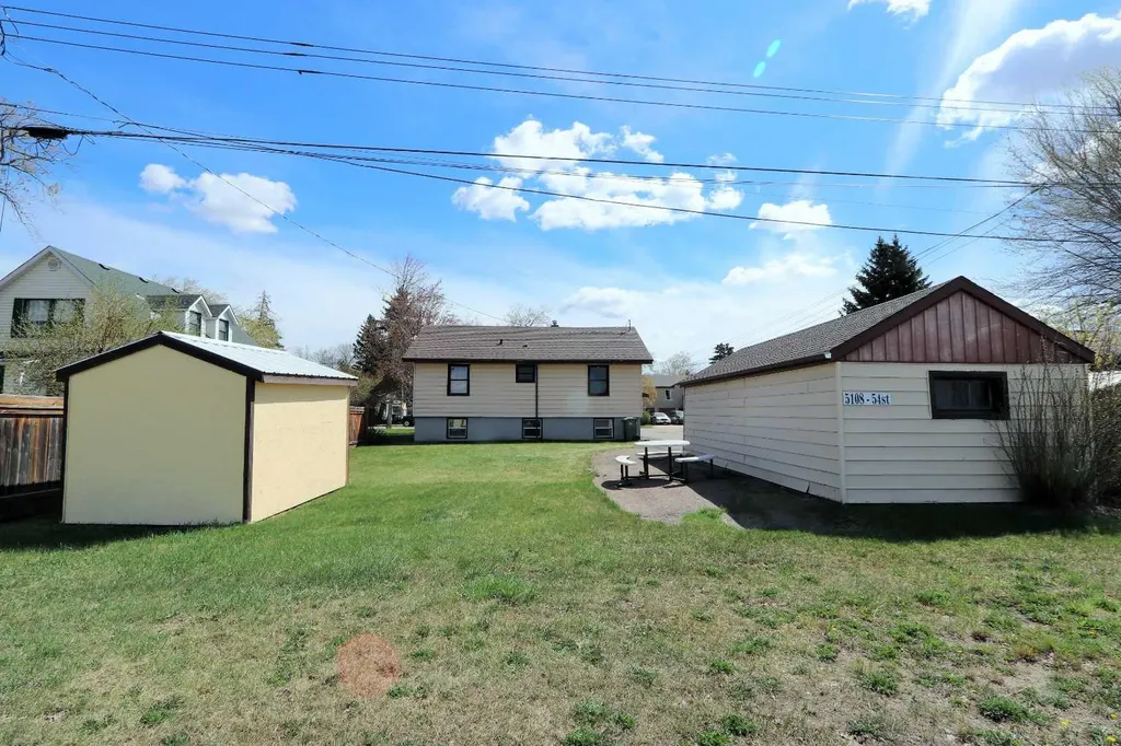 5108 54 Street Ponoka AB T4J 1H8