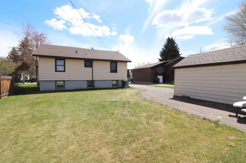 5108 54 Street Ponoka AB T4J 1H8