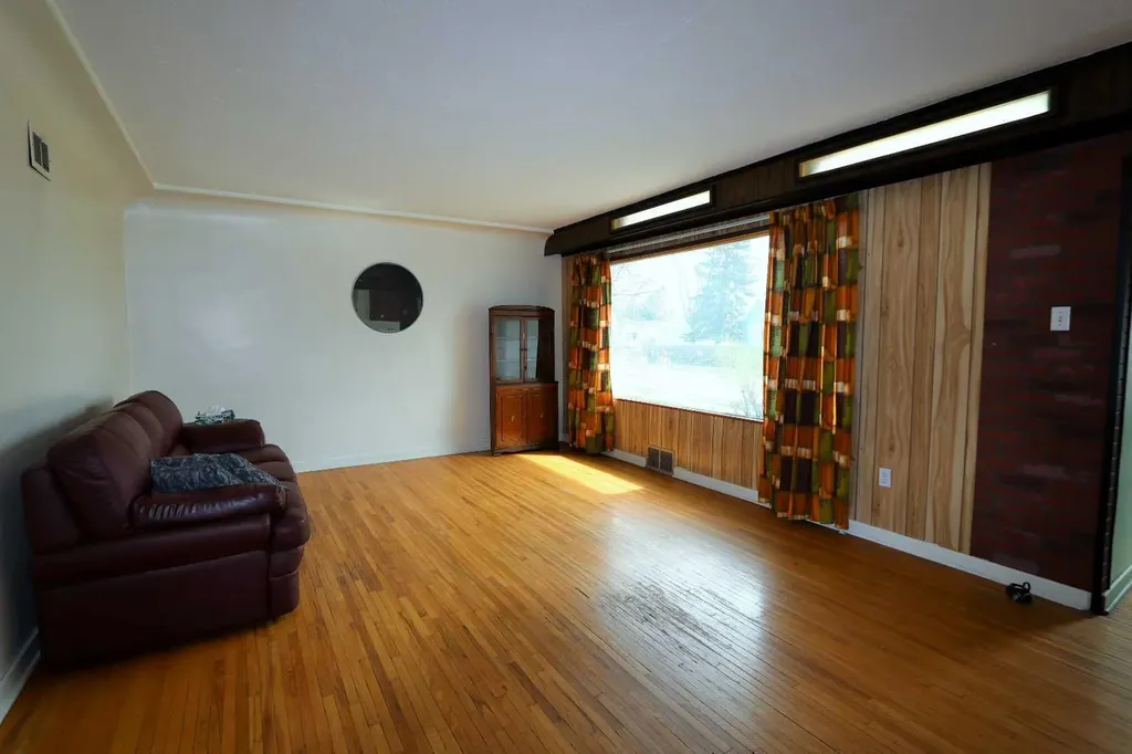 5108 54 Street Ponoka AB T4J 1H8