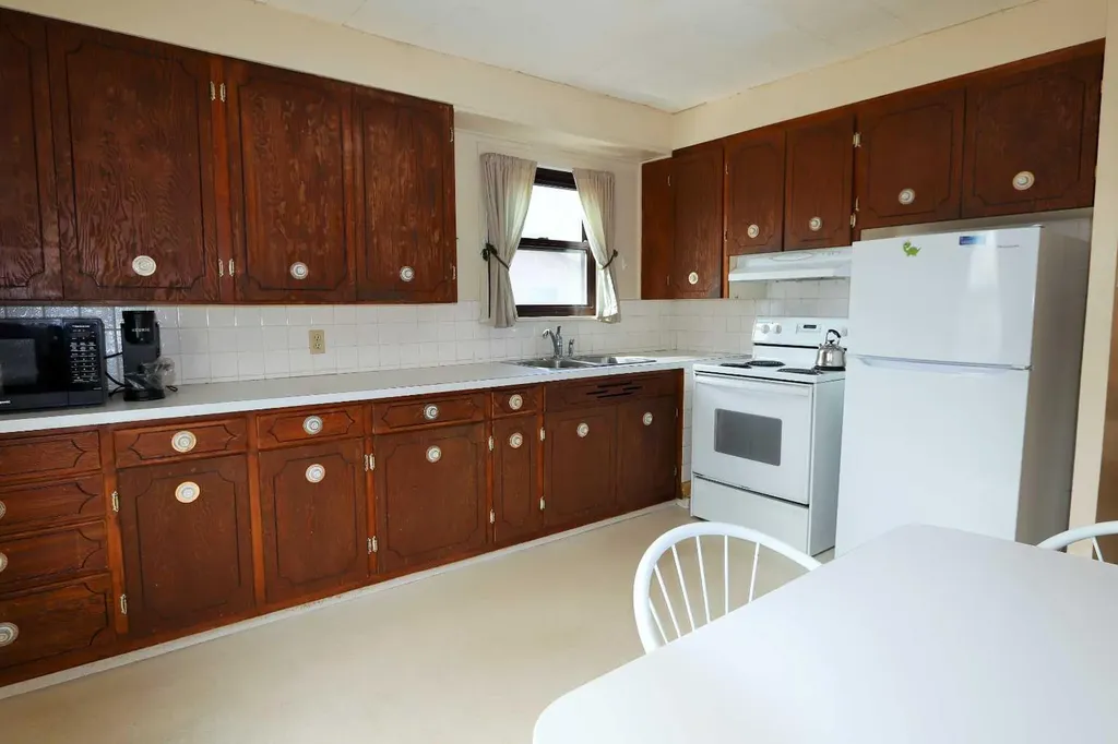 5108 54 Street Ponoka AB T4J 1H8