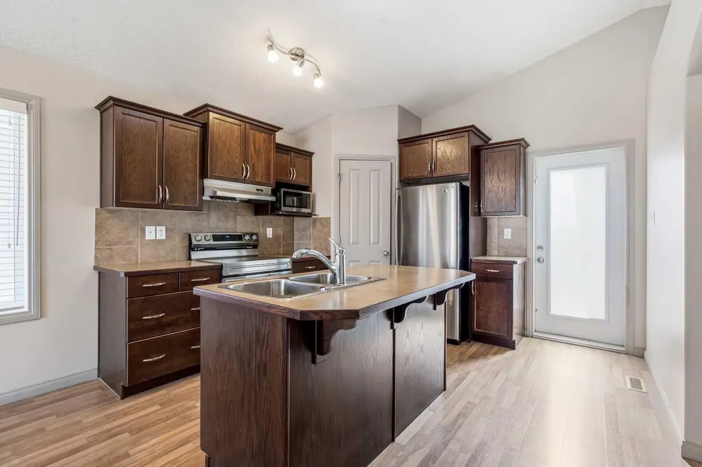 306 Keystone Lane W Lethbridge AB T1J 2R2