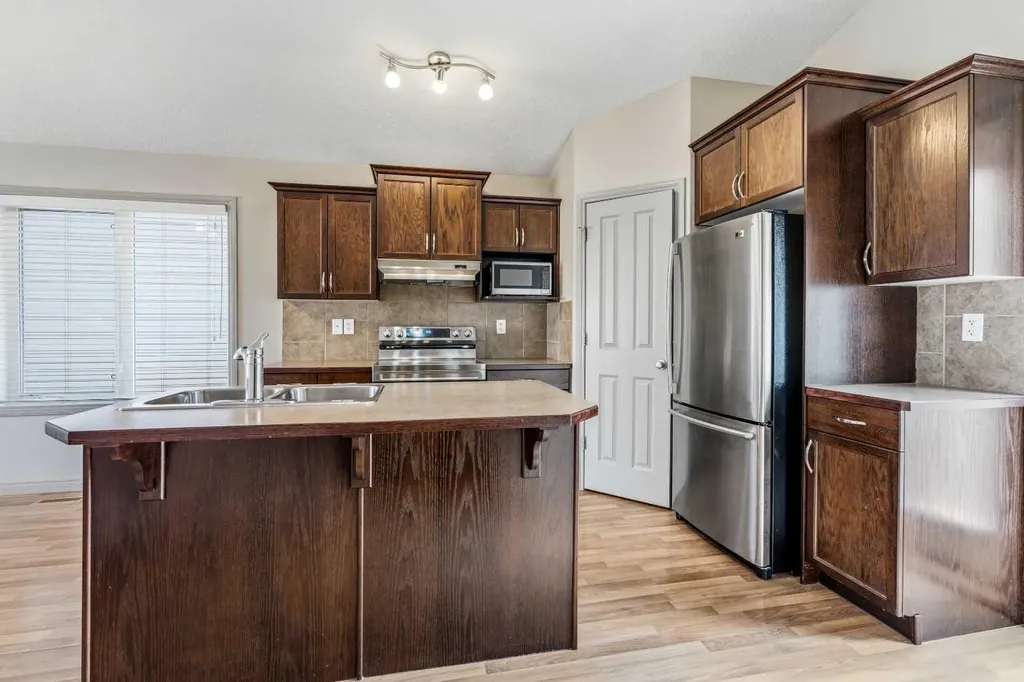 306 Keystone Lane W Lethbridge AB T1J 2R2