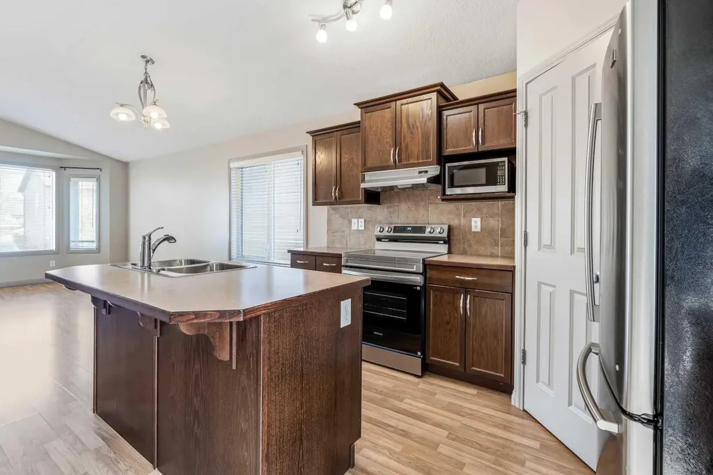 306 Keystone Lane W Lethbridge AB T1J 2R2