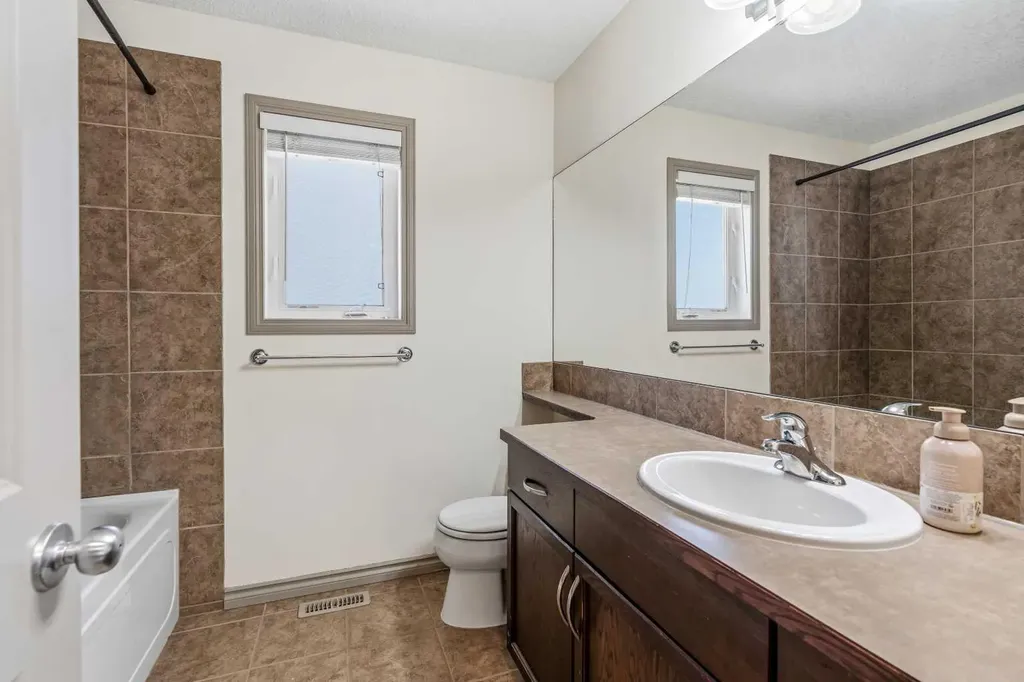 306 Keystone Lane W Lethbridge AB T1J 2R2