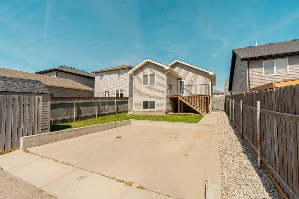 306 Keystone Lane W Lethbridge AB T1J 2R2