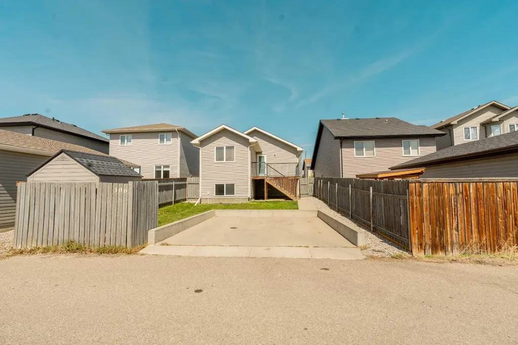 306 Keystone Lane W Lethbridge AB T1J 2R2