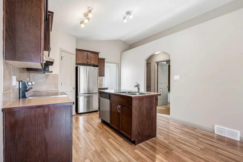 306 Keystone Lane W Lethbridge AB T1J 2R2