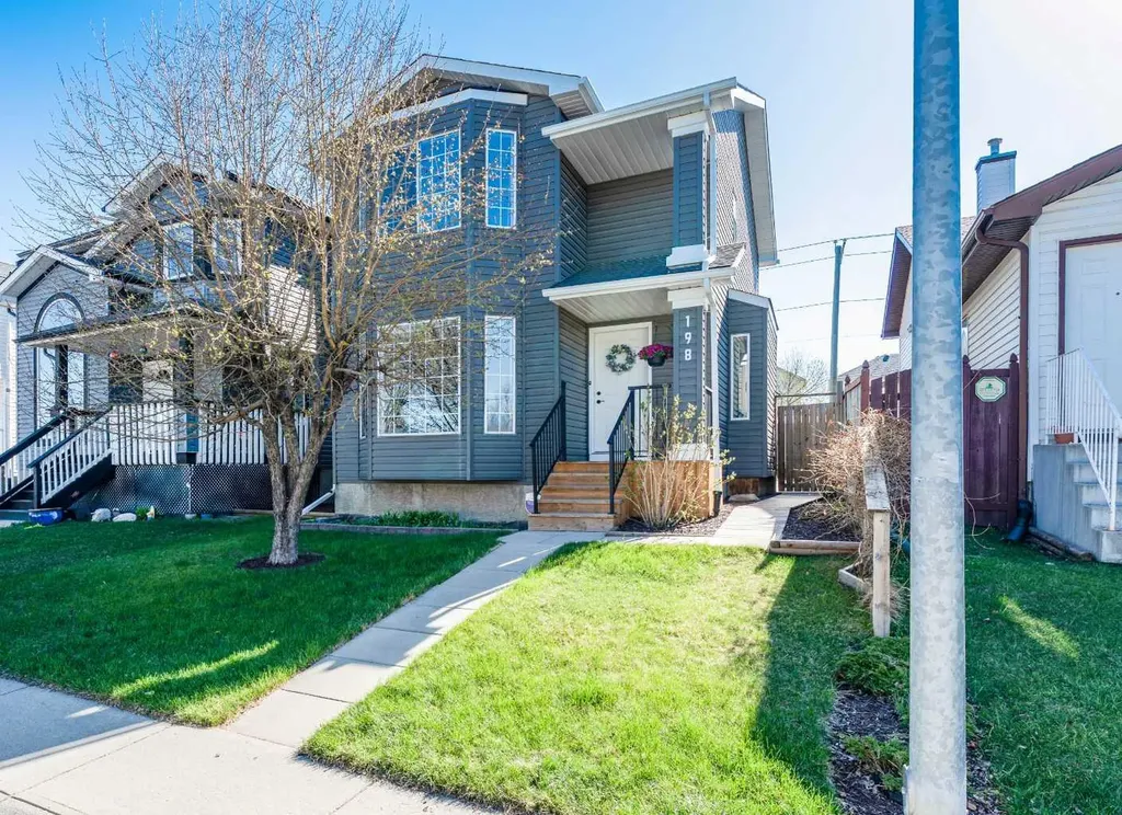 198 Somerside Park SW Calgary AB T2Y 3G3