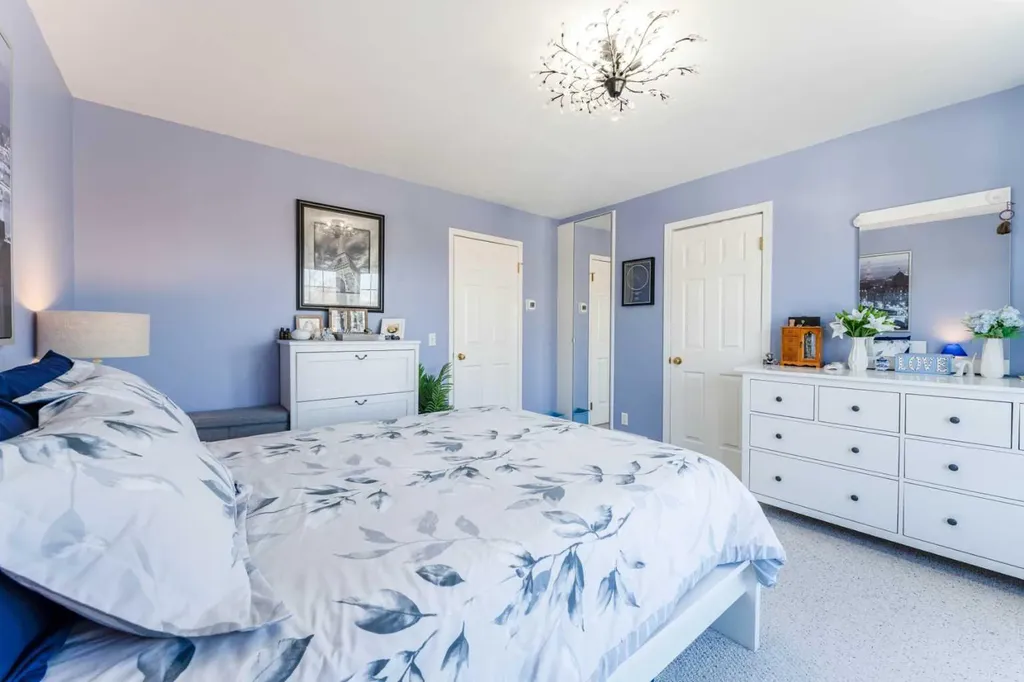 198 Somerside Park SW Calgary AB T2Y 3G3