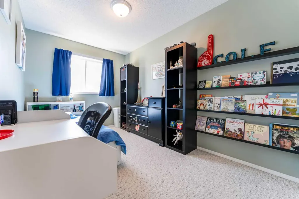 198 Somerside Park SW Calgary AB T2Y 3G3