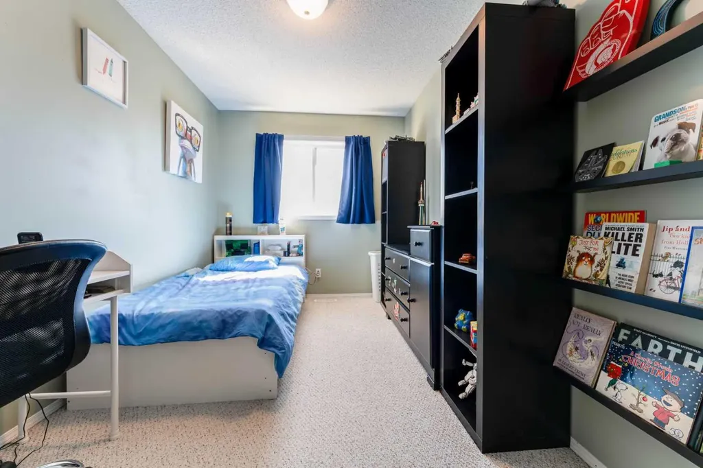 198 Somerside Park SW Calgary AB T2Y 3G3