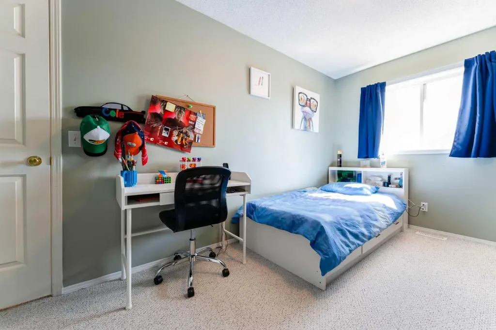 198 Somerside Park SW Calgary AB T2Y 3G3