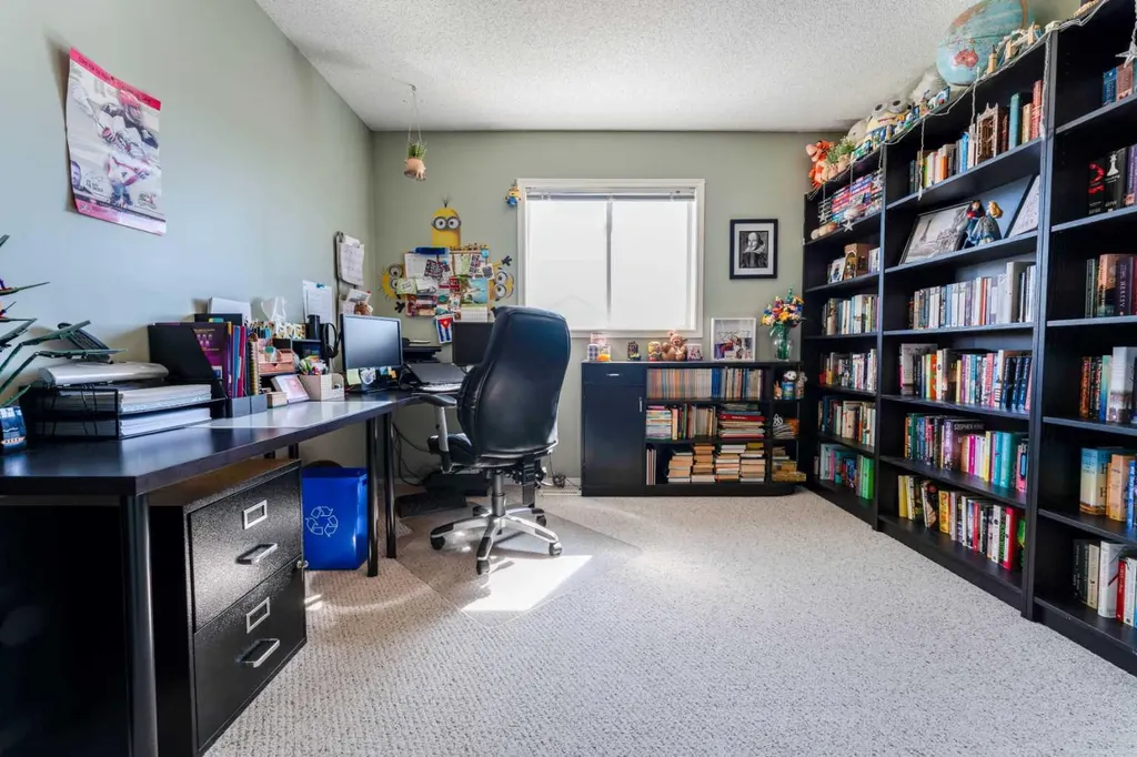 198 Somerside Park SW Calgary AB T2Y 3G3