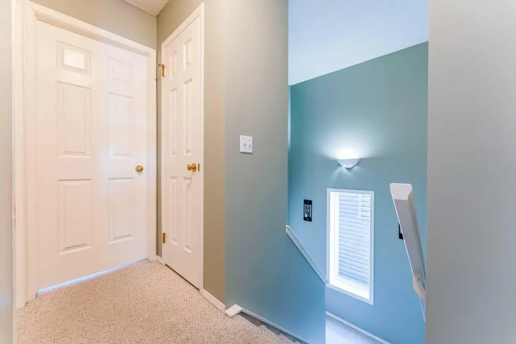 198 Somerside Park SW Calgary AB T2Y 3G3