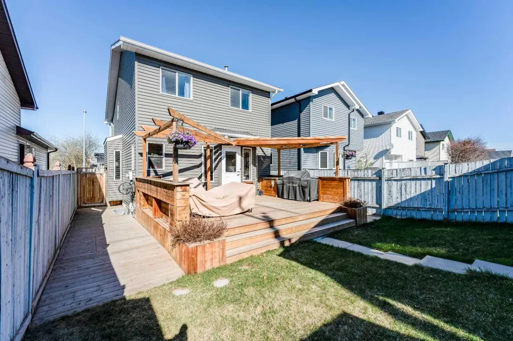 198 Somerside Park SW Calgary AB T2Y 3G3