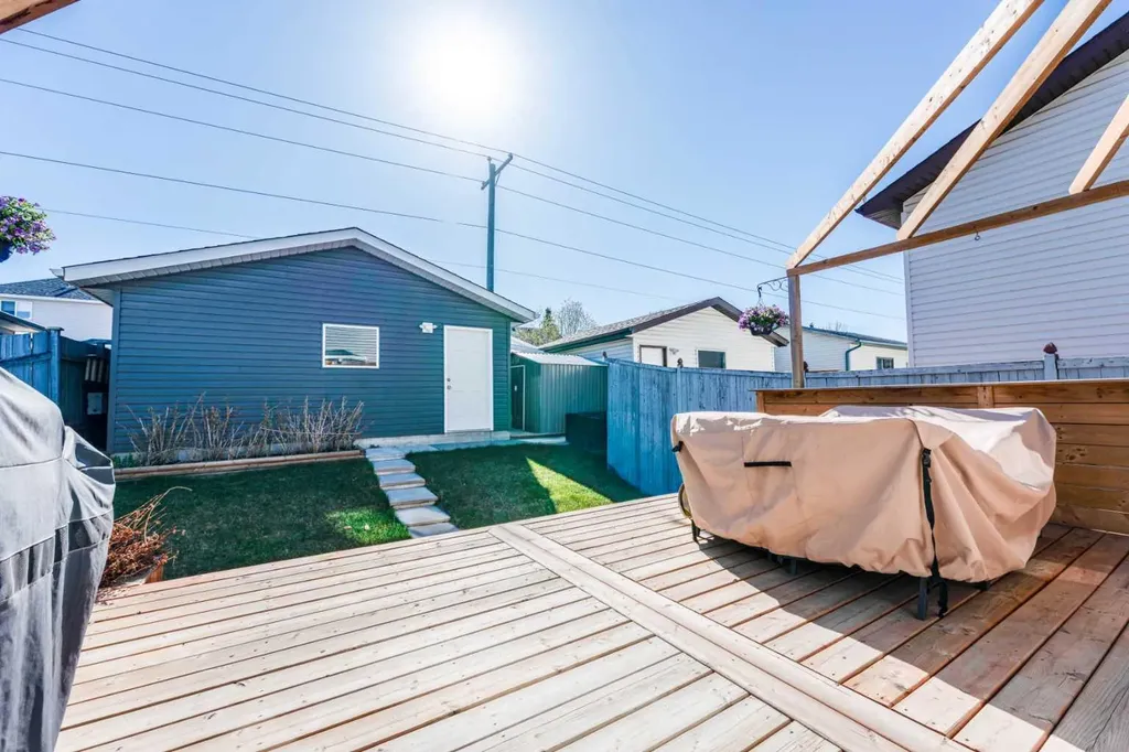 198 Somerside Park SW Calgary AB T2Y 3G3