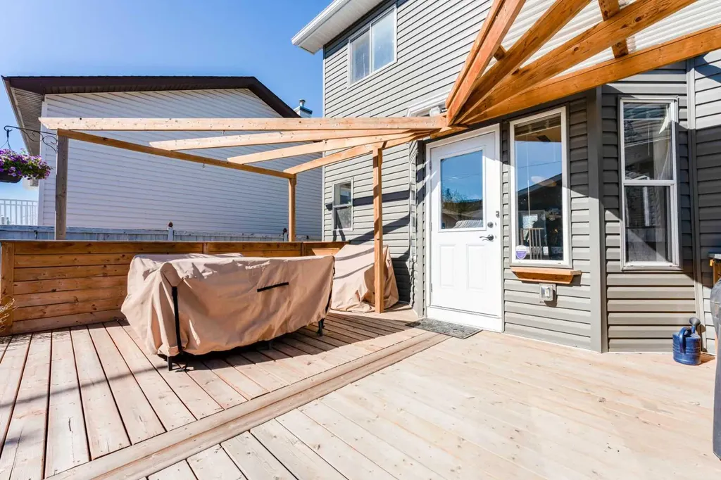 198 Somerside Park SW Calgary AB T2Y 3G3