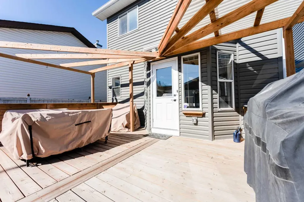 198 Somerside Park SW Calgary AB T2Y 3G3