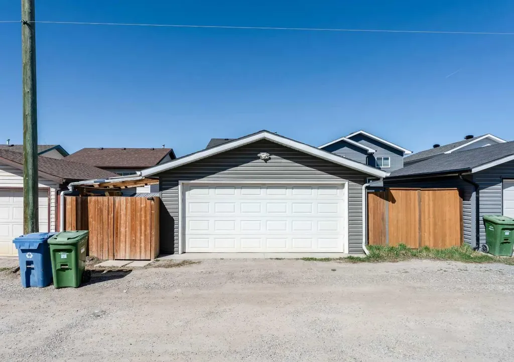 198 Somerside Park SW Calgary AB T2Y 3G3