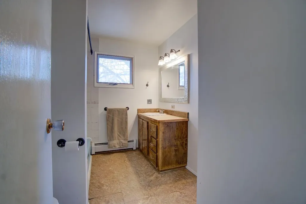 664 49 Avenue W Claresholm AB T0L 0T0