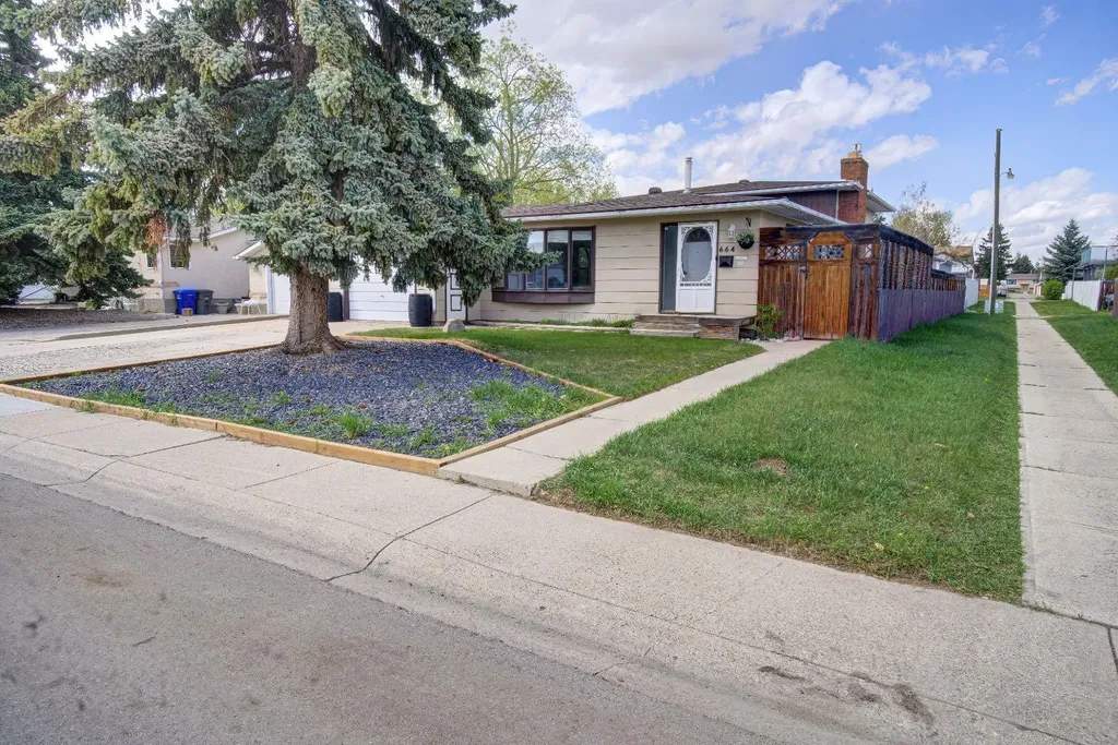 664 49 Avenue W Claresholm AB T0L 0T0