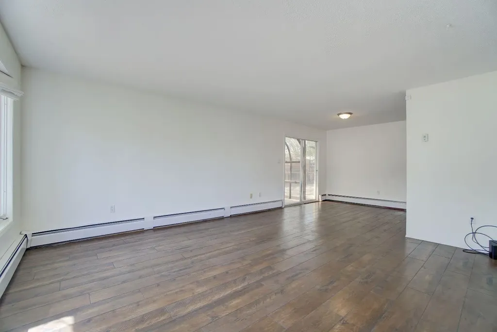 664 49 Avenue W Claresholm AB T0L 0T0