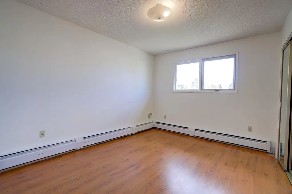 664 49 Avenue W Claresholm AB T0L 0T0