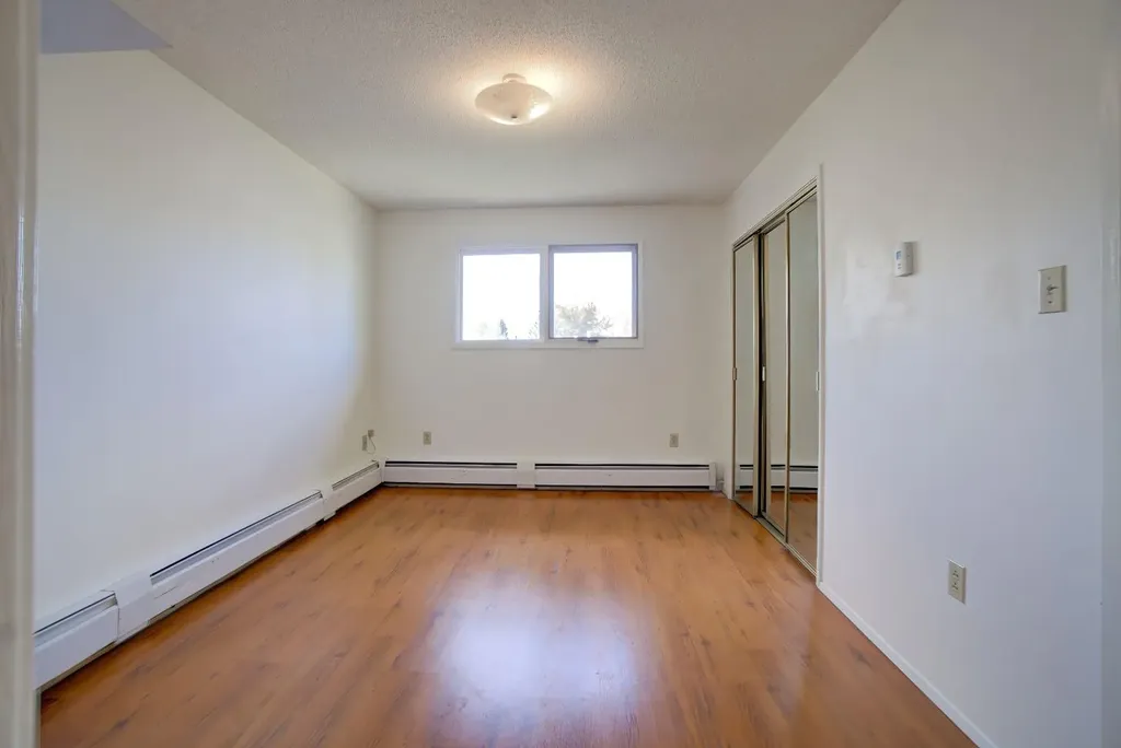 664 49 Avenue W Claresholm AB T0L 0T0