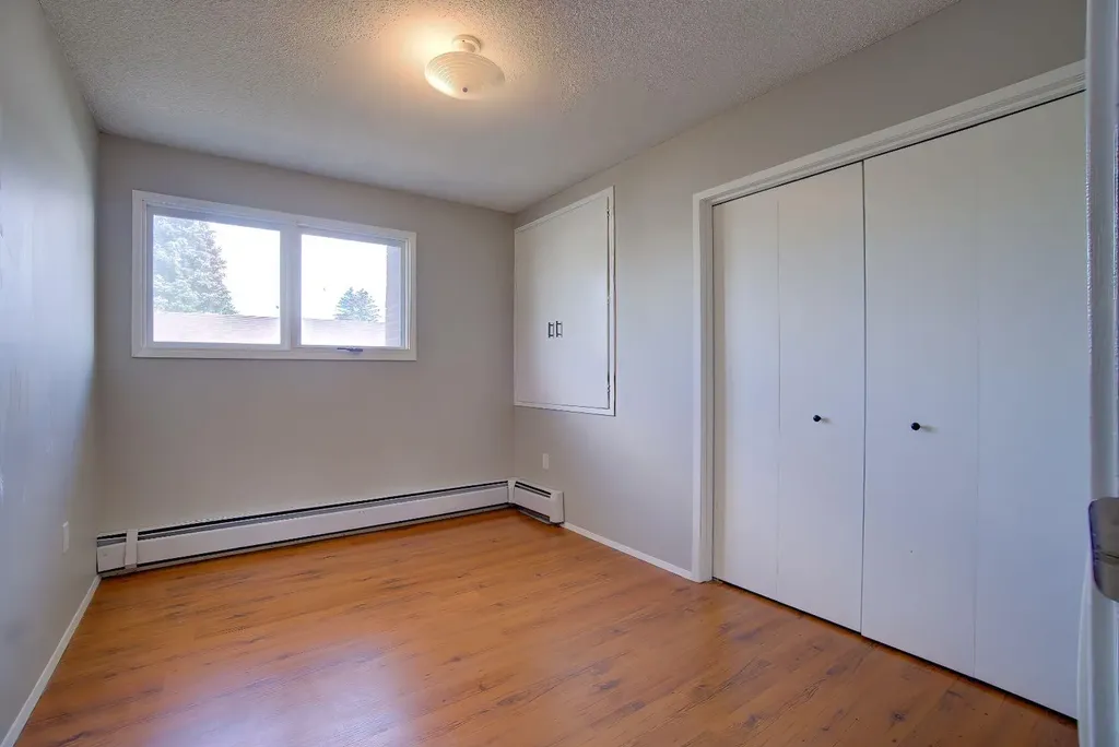 664 49 Avenue W Claresholm AB T0L 0T0