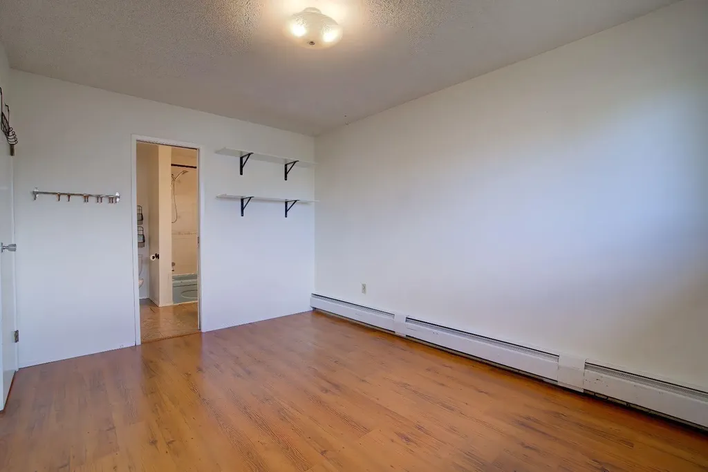 664 49 Avenue W Claresholm AB T0L 0T0