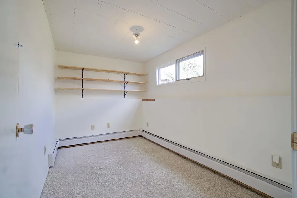 664 49 Avenue W Claresholm AB T0L 0T0