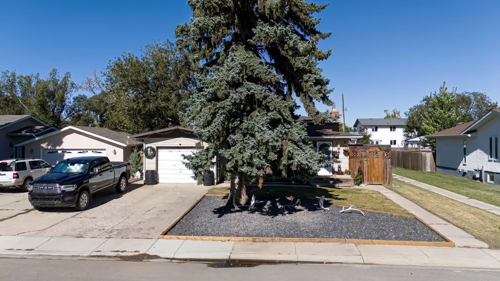664 49 Avenue W Claresholm AB T0L 0T0