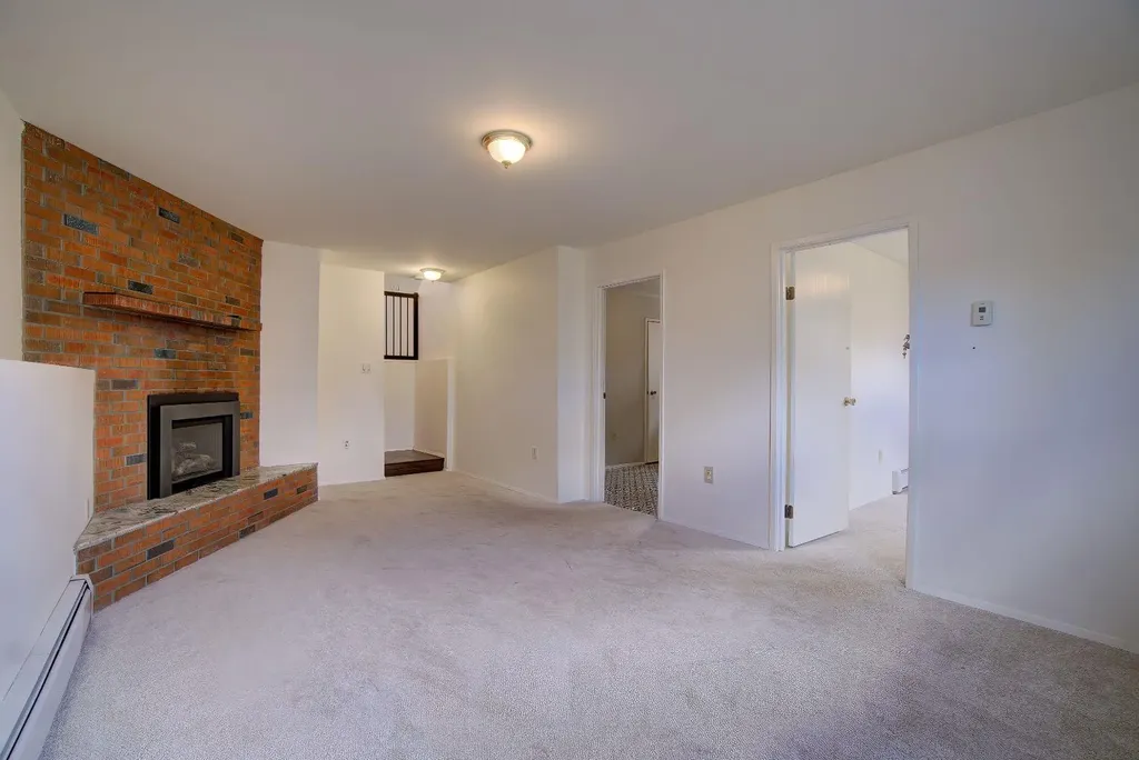 664 49 Avenue W Claresholm AB T0L 0T0