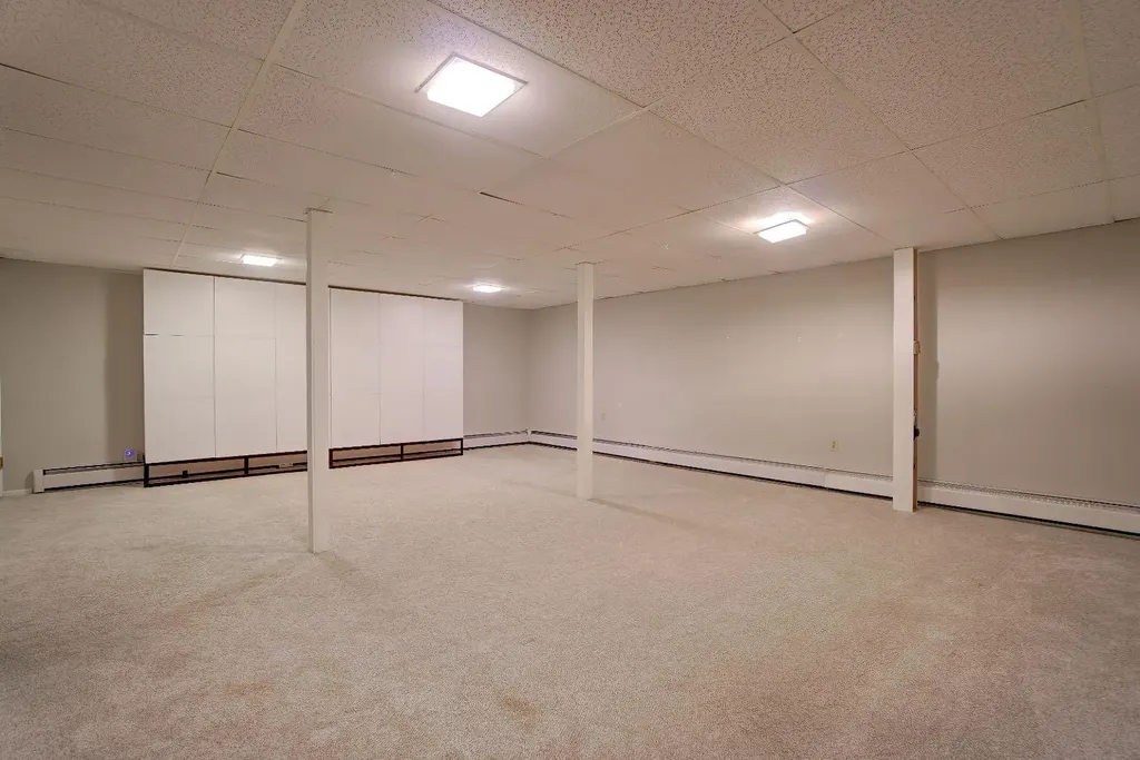 664 49 Avenue W Claresholm AB T0L 0T0