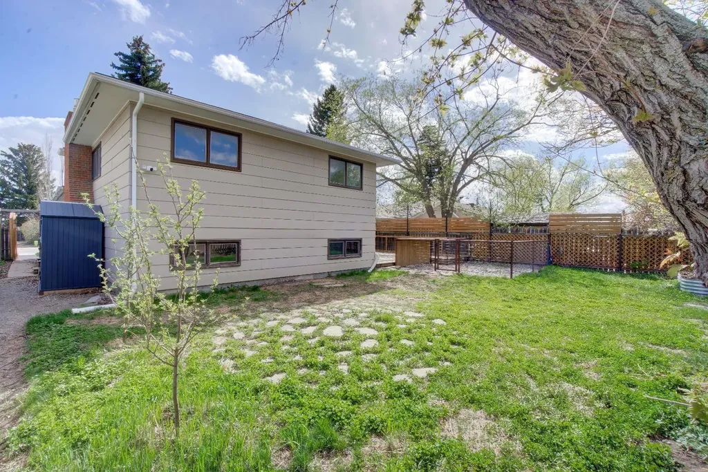 664 49 Avenue W Claresholm AB T0L 0T0