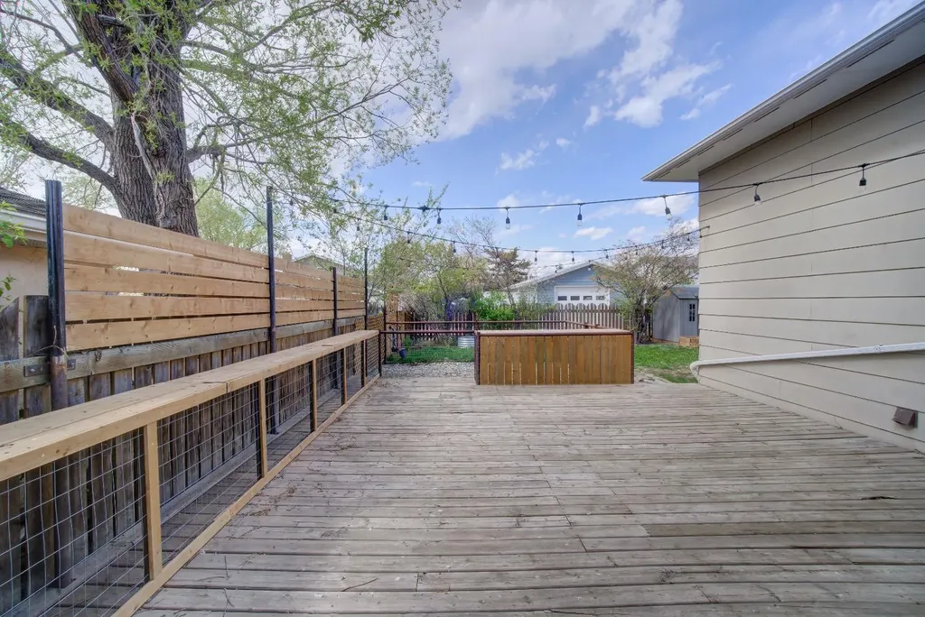 664 49 Avenue W Claresholm AB T0L 0T0