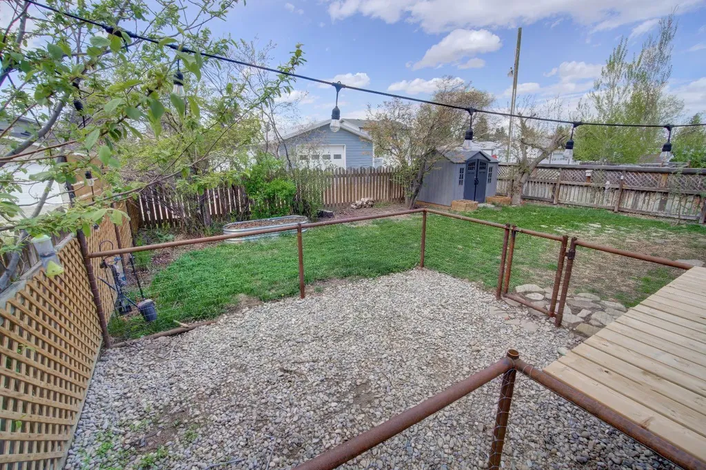 664 49 Avenue W Claresholm AB T0L 0T0