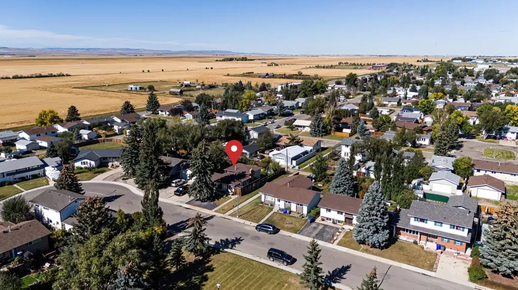 664 49 Avenue W Claresholm AB T0L 0T0