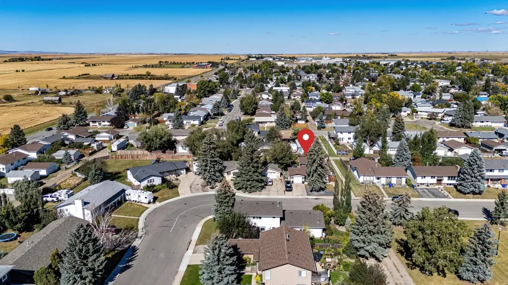 664 49 Avenue W Claresholm AB T0L 0T0