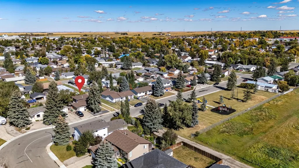 664 49 Avenue W Claresholm AB T0L 0T0