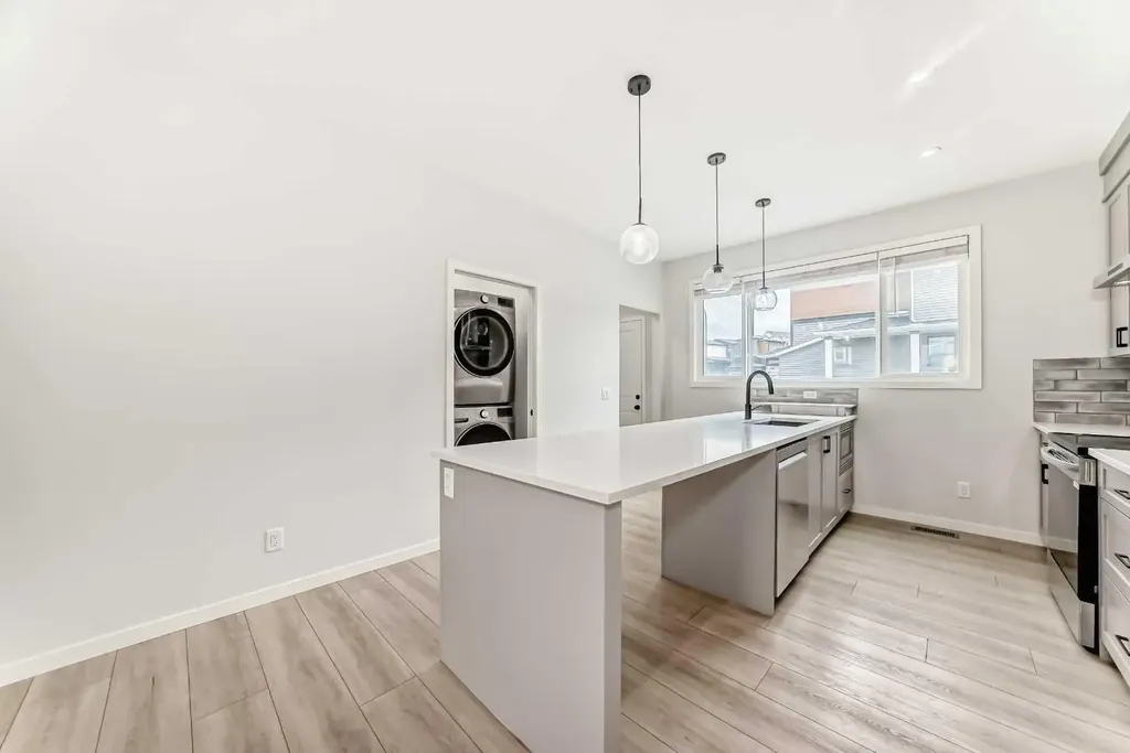 212 Lucas Place NW Calgary AB T3P 2E6