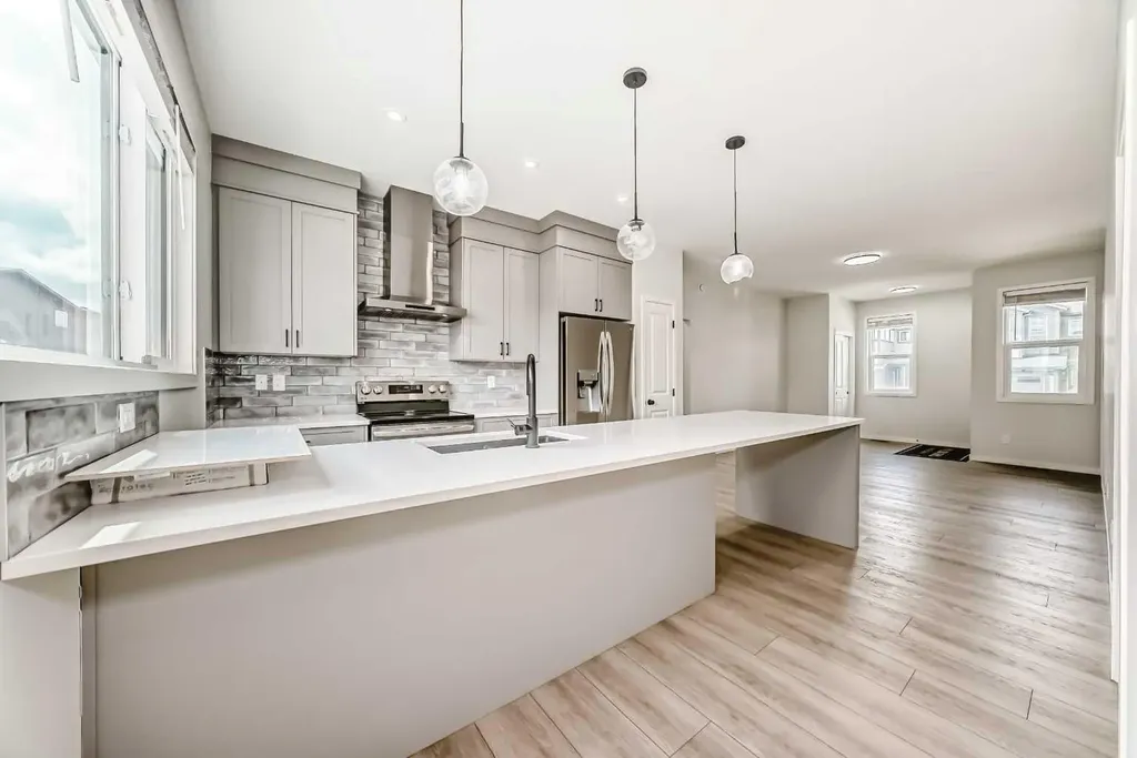 212 Lucas Place NW Calgary AB T3P 2E6