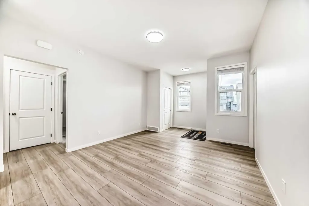 212 Lucas Place NW Calgary AB T3P 2E6