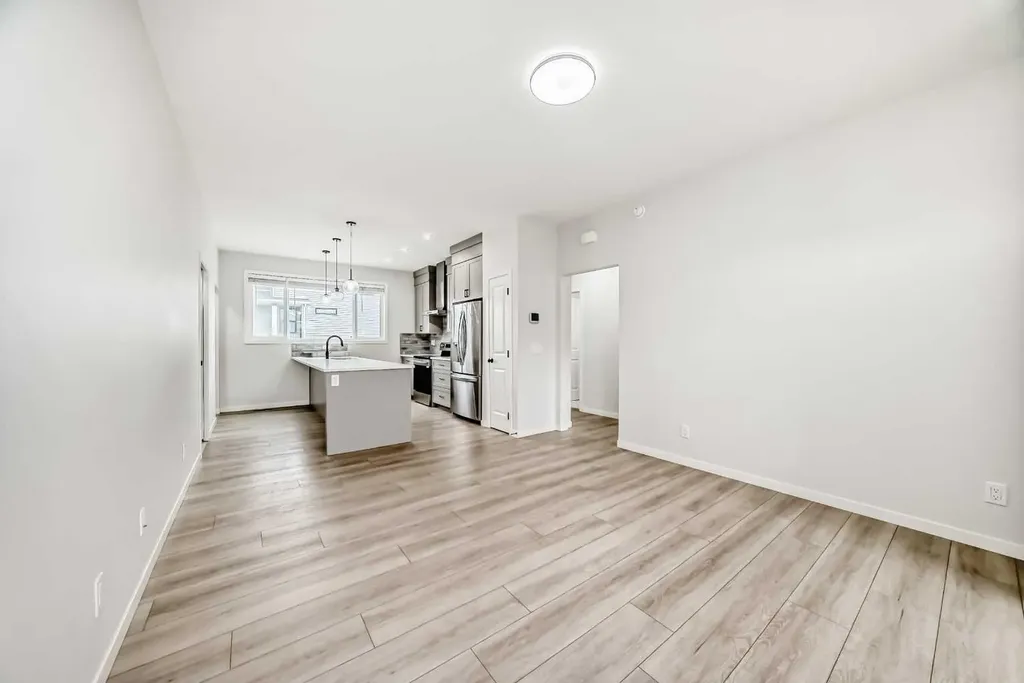 212 Lucas Place NW Calgary AB T3P 2E6